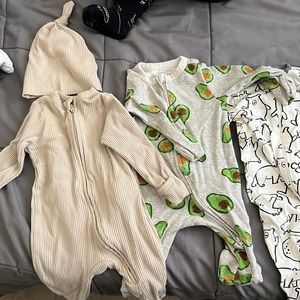 Old navy/ Gerber Onesies (4)